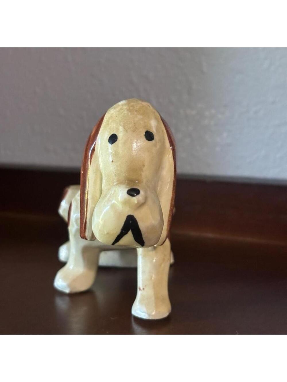 Vintage Grindley hound dog. Super cool figurine. 3” tall 4.5” long